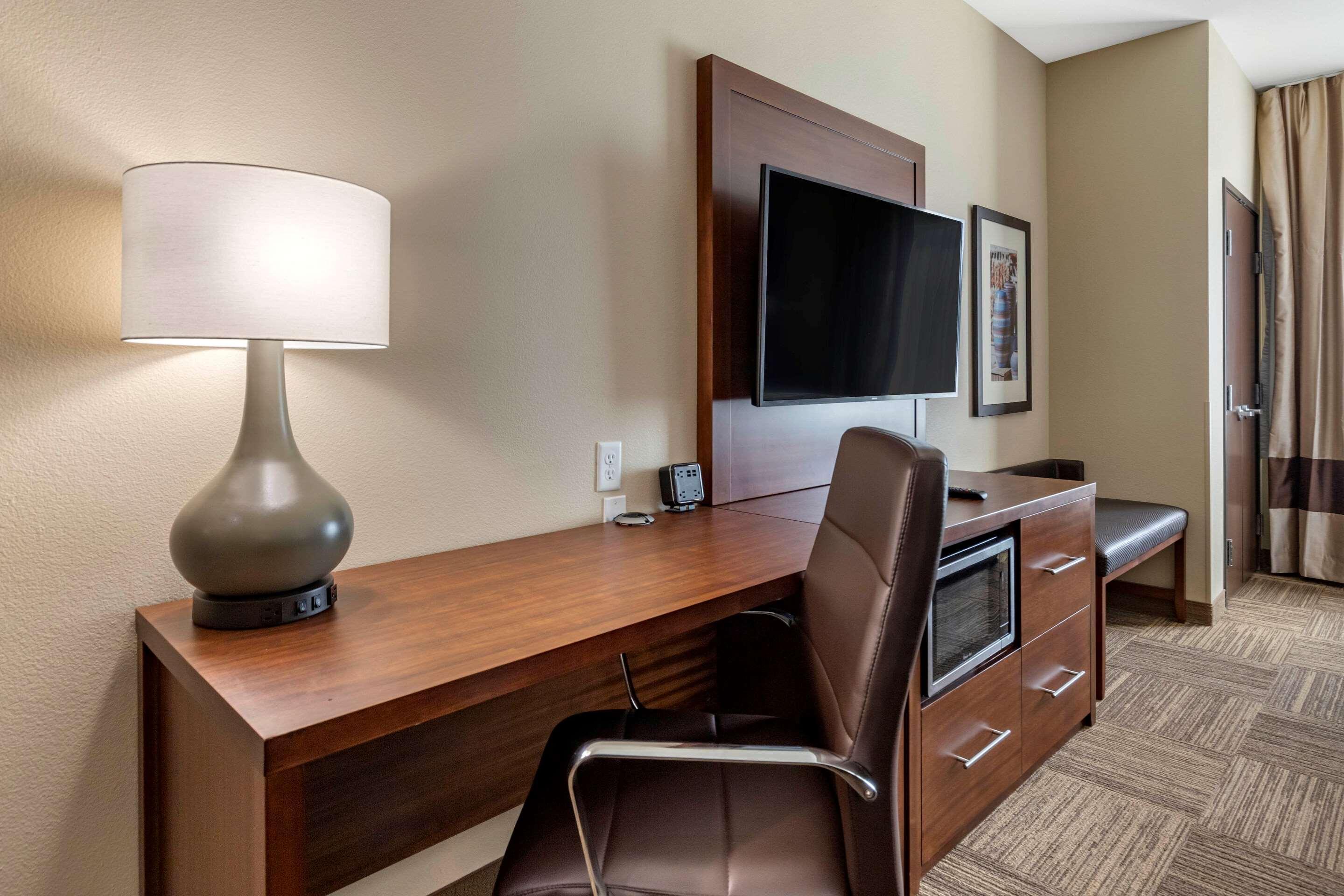 Comfort Suites Cedar Park Bagian luar foto