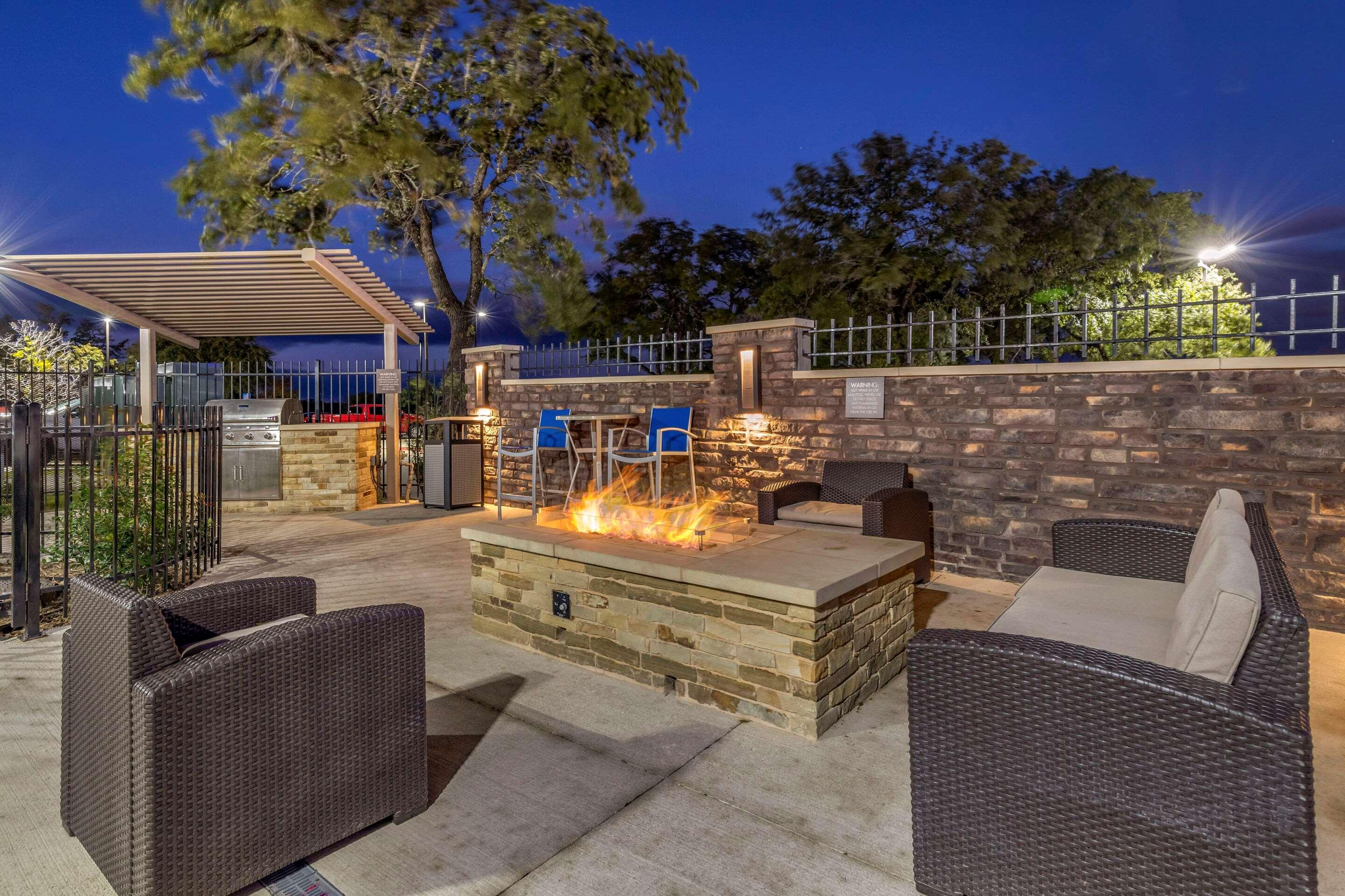 Comfort Suites Cedar Park Bagian luar foto