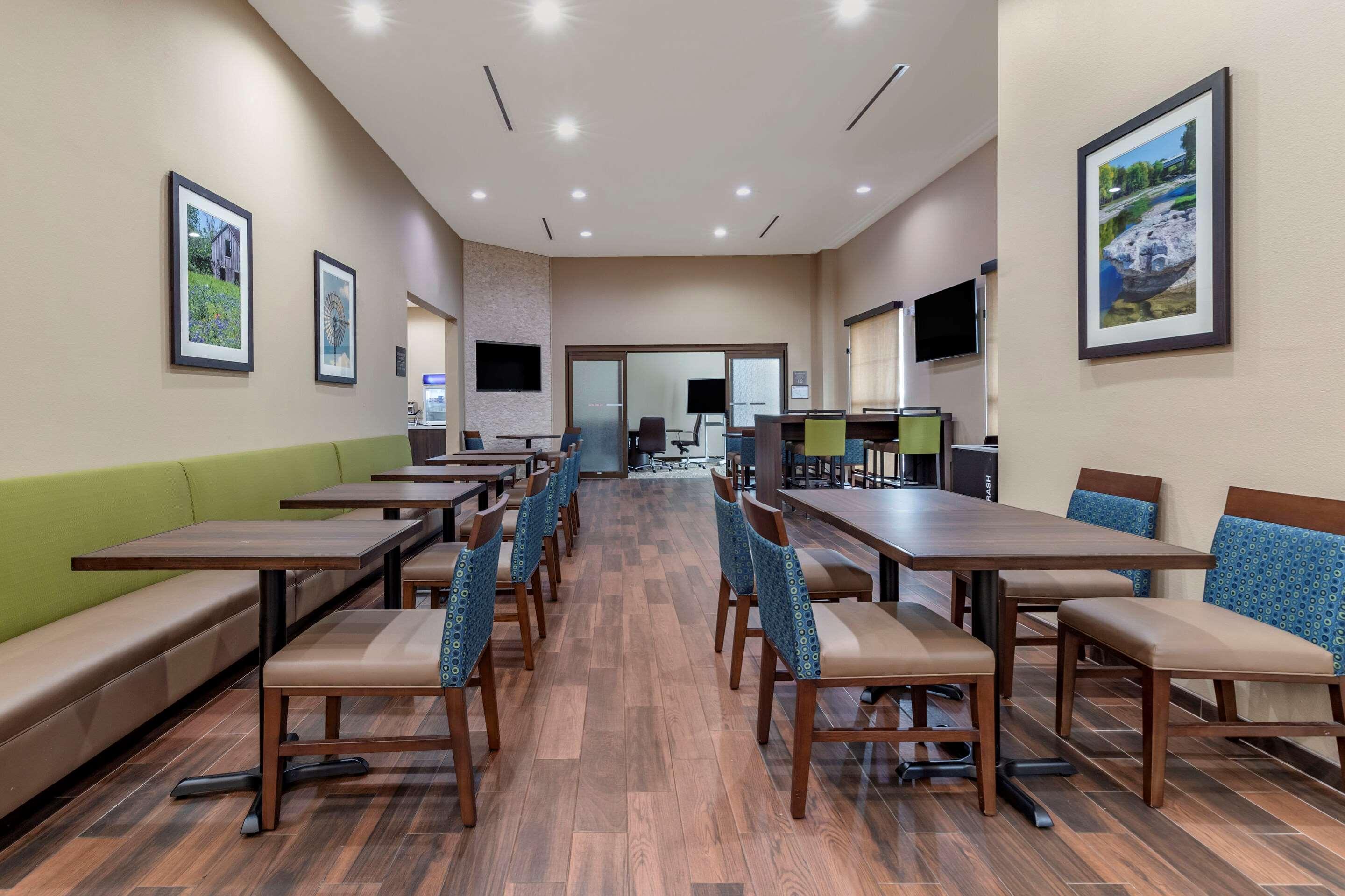 Comfort Suites Cedar Park Bagian luar foto